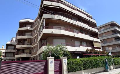 Vista exterior de Pis en venda en Calafell amb Jardí privat, Terrassa i Traster