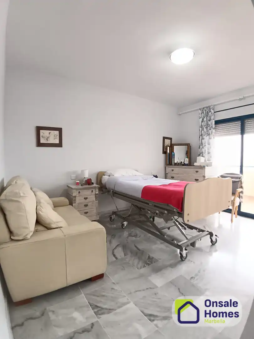 Schlafzimmer von Wohnung zum Verkauf in Marbella mit Abstellraum und Balkon