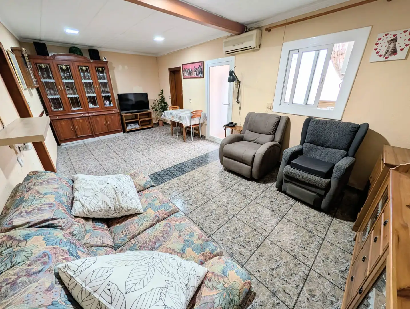 Living room of Flat for sale in Badalona  with Air Conditioner, Furnished and Balcony