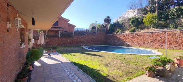 Casa-chalet en Venta en Carrer Joan Miro en Vallromanes
