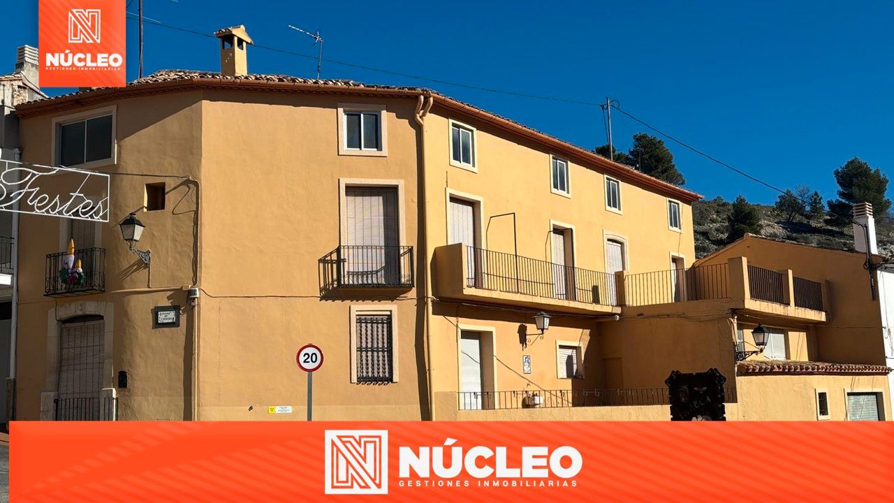Vista exterior de Casa adosada en venda en Facheca amb Terrassa, Traster i Forn