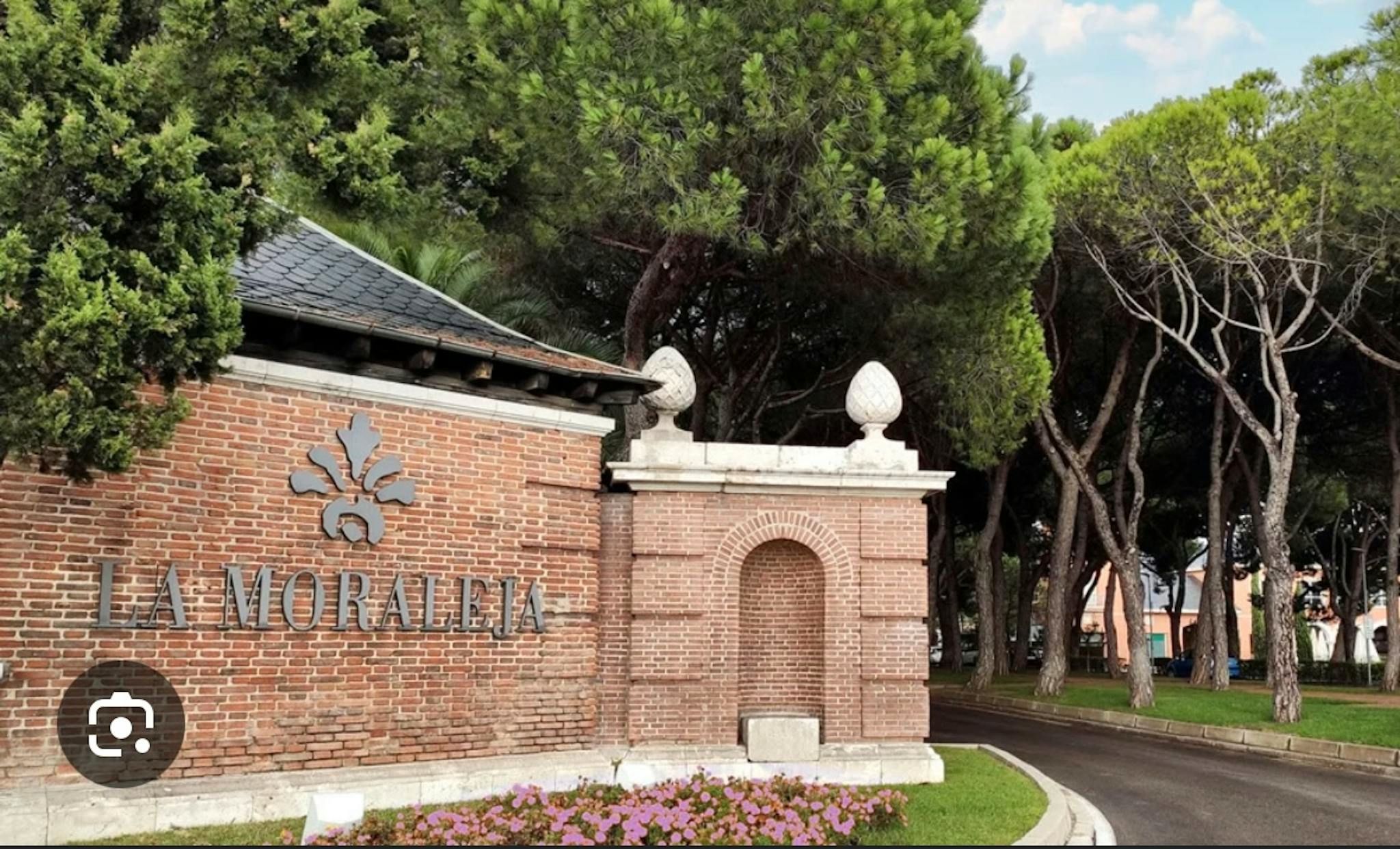 Vista exterior de Piso para compartir en La Moraleja con Aire acondicionado, Calefacción y Jardín privado