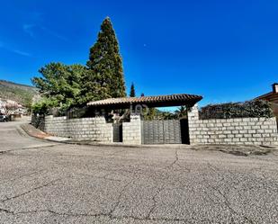 Vista exterior de Casa o xalet en venda en Piedralaves amb Terrassa i Piscina