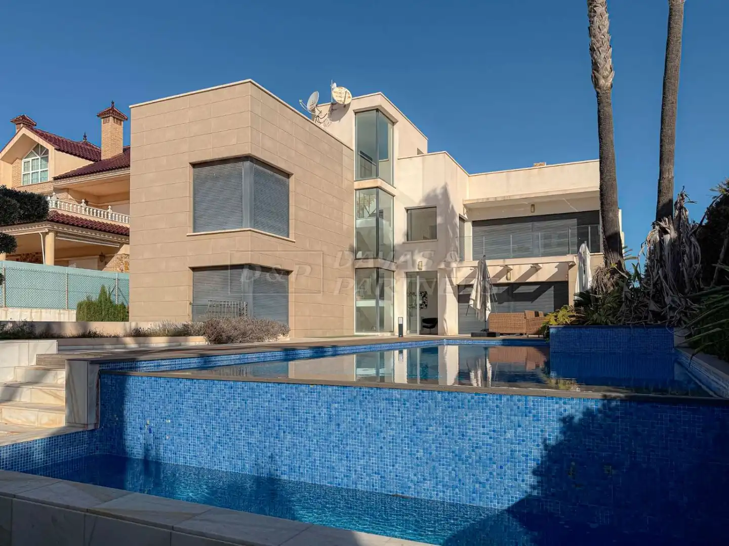 Chalet con terraza en venta en Mar rojo 4