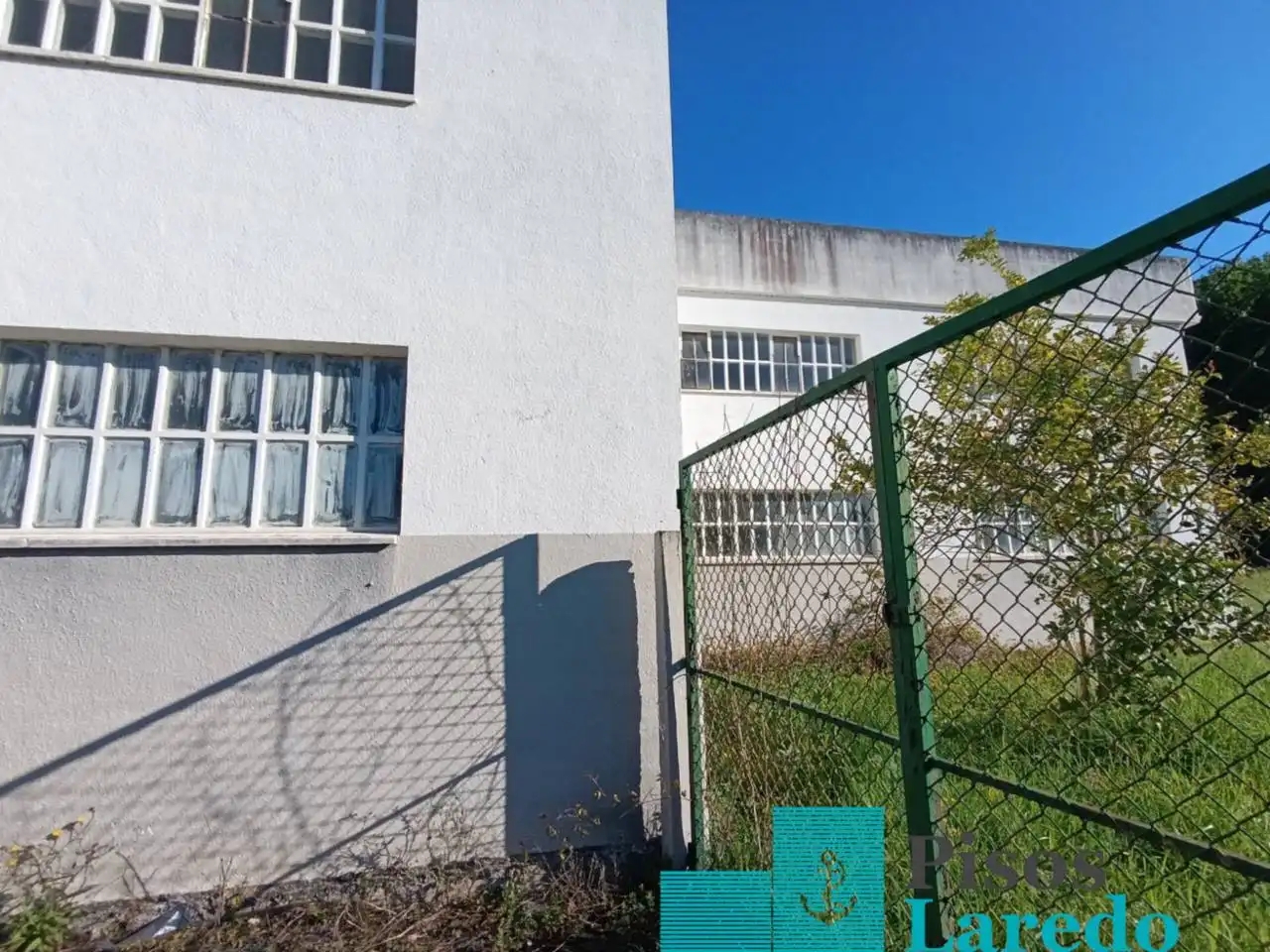 Vista exterior de Nave industrial en venta en Ampuero