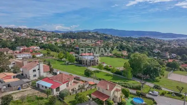 Casa o chalet en venta en Vigo  con Calefacción, Jardín privado y Parquet