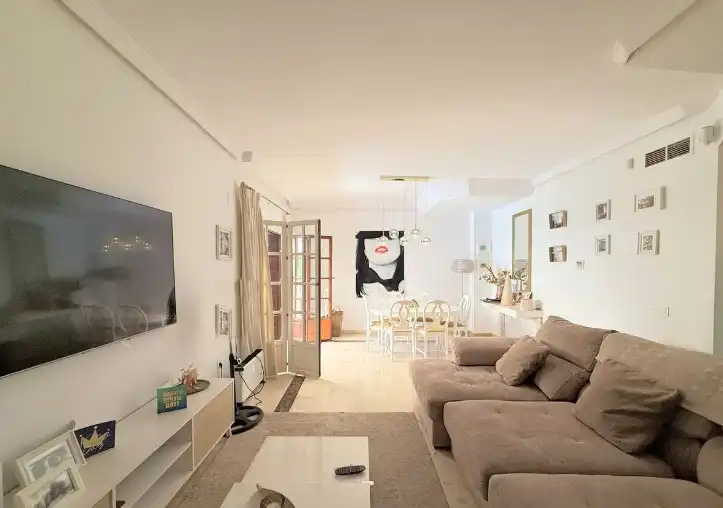 Sala de estar de Casa adosada en venta en Estepona con Aire acondicionado, Calefacción y Jardín privado