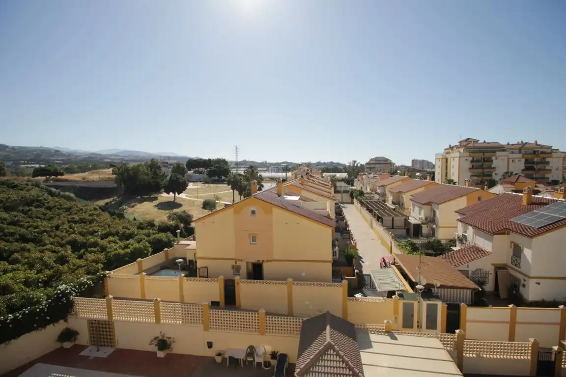 Vista exterior de Piso en venta en Vélez-Málaga con Terraza y Piscina comunitaria