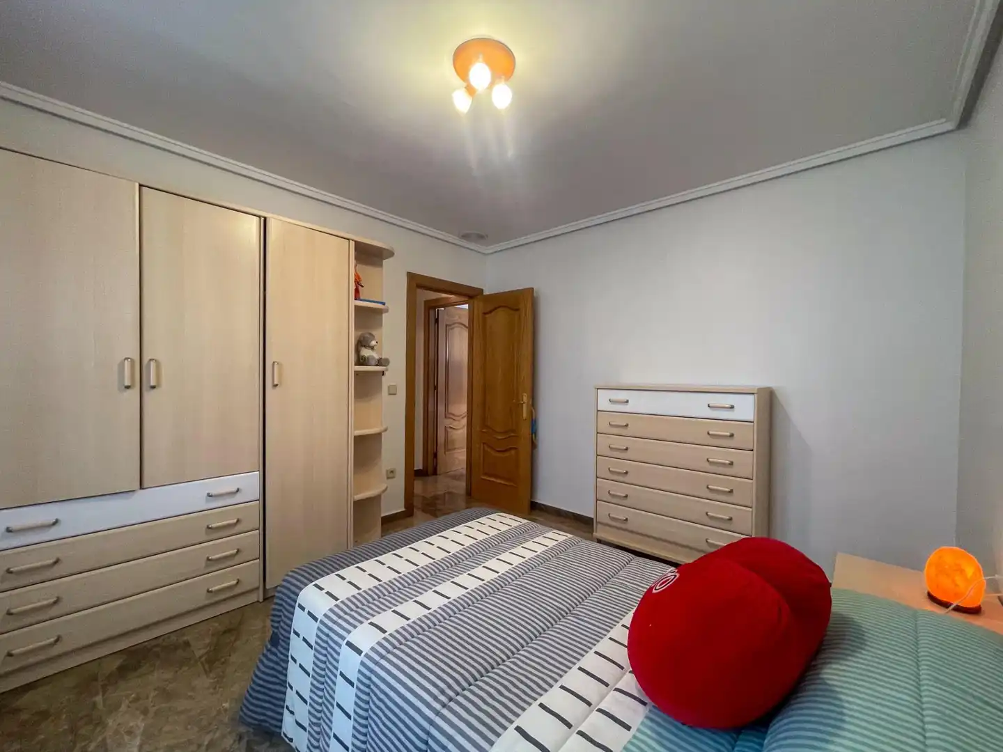 Flat for rent in Plaza JUAN GRANDIA, Requena