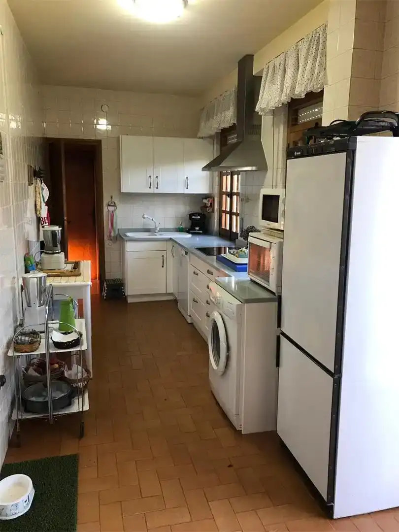 Cocina de Piso en venta en Micereces de Tera con Jardín privado, Piscina y Amueblado