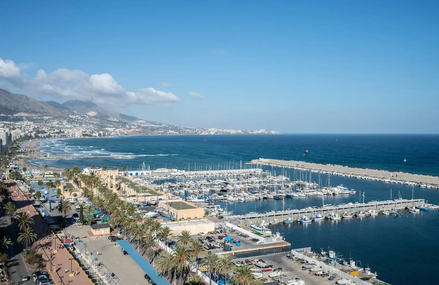 Vista exterior de Estudi en venda en Fuengirola amb Aire condicionat, Terrassa i Moblat