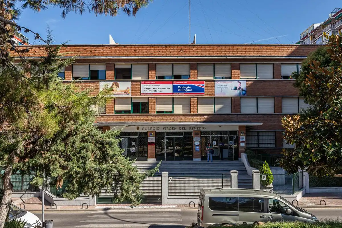 Außenansicht von Gebäude zum Verkauf in Alcorcón