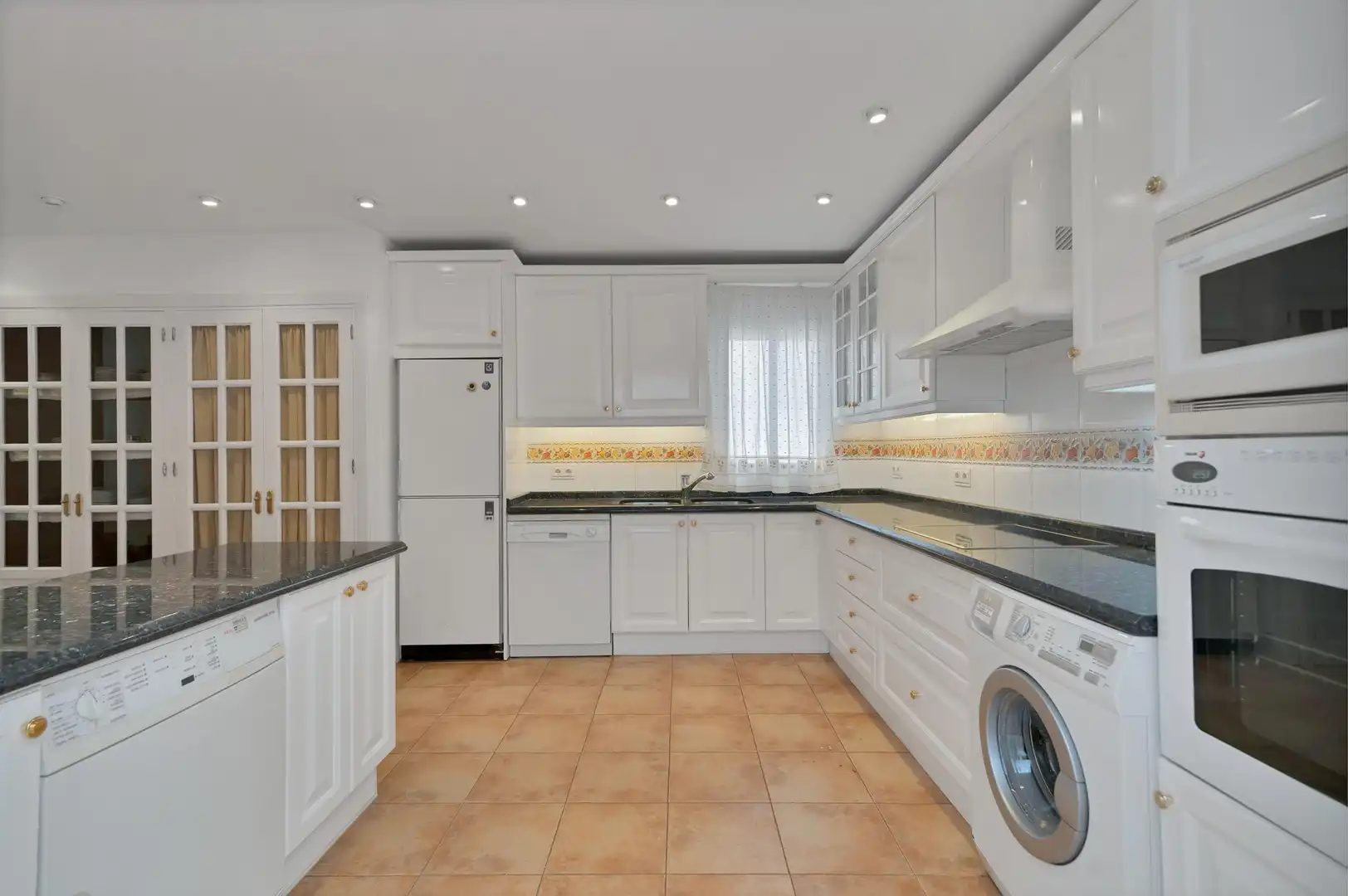 Kitchen of Apartments for sale in Marbella  with Parquet flooring and Balcony