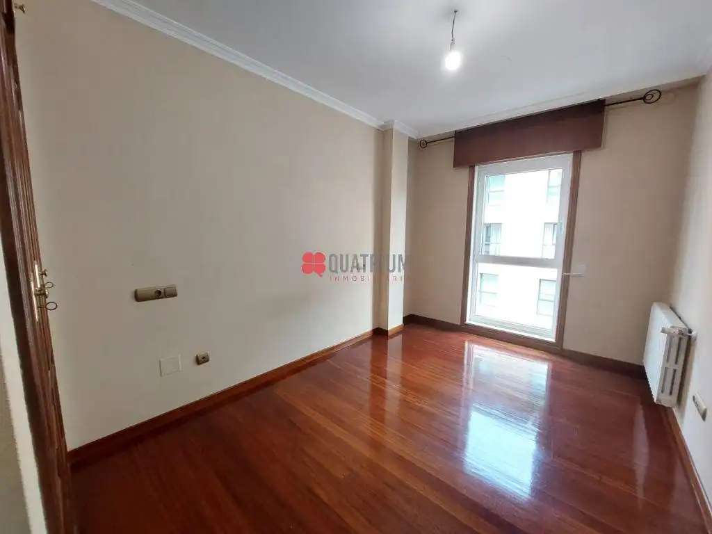 Schlafzimmer von Wohnung zur Miete in Castiñeiriño - Cruceiro de Sar