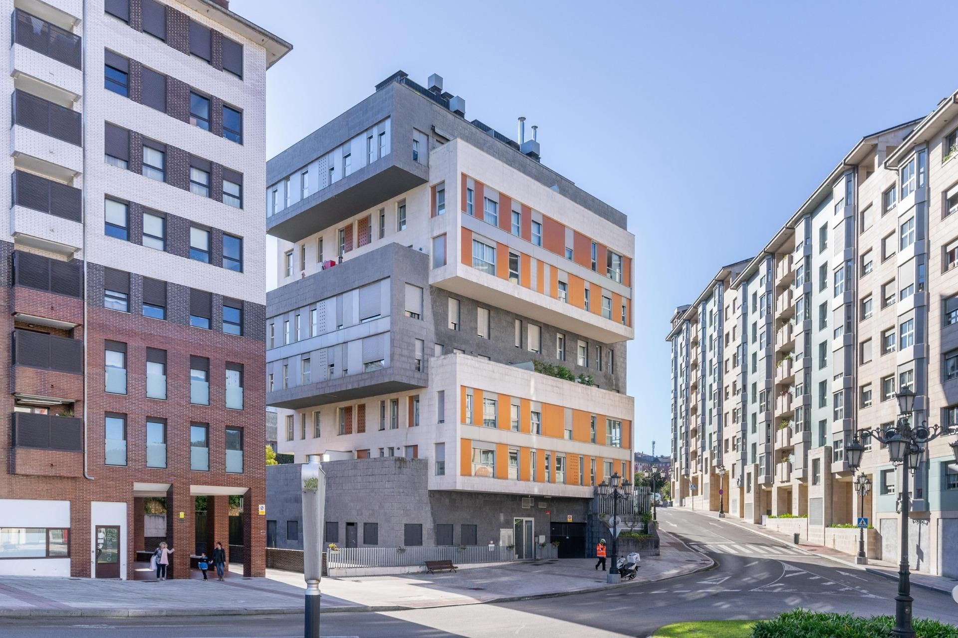 Vista exterior de Piso en venta en Oviedo  con Calefacción, Terraza y Trastero