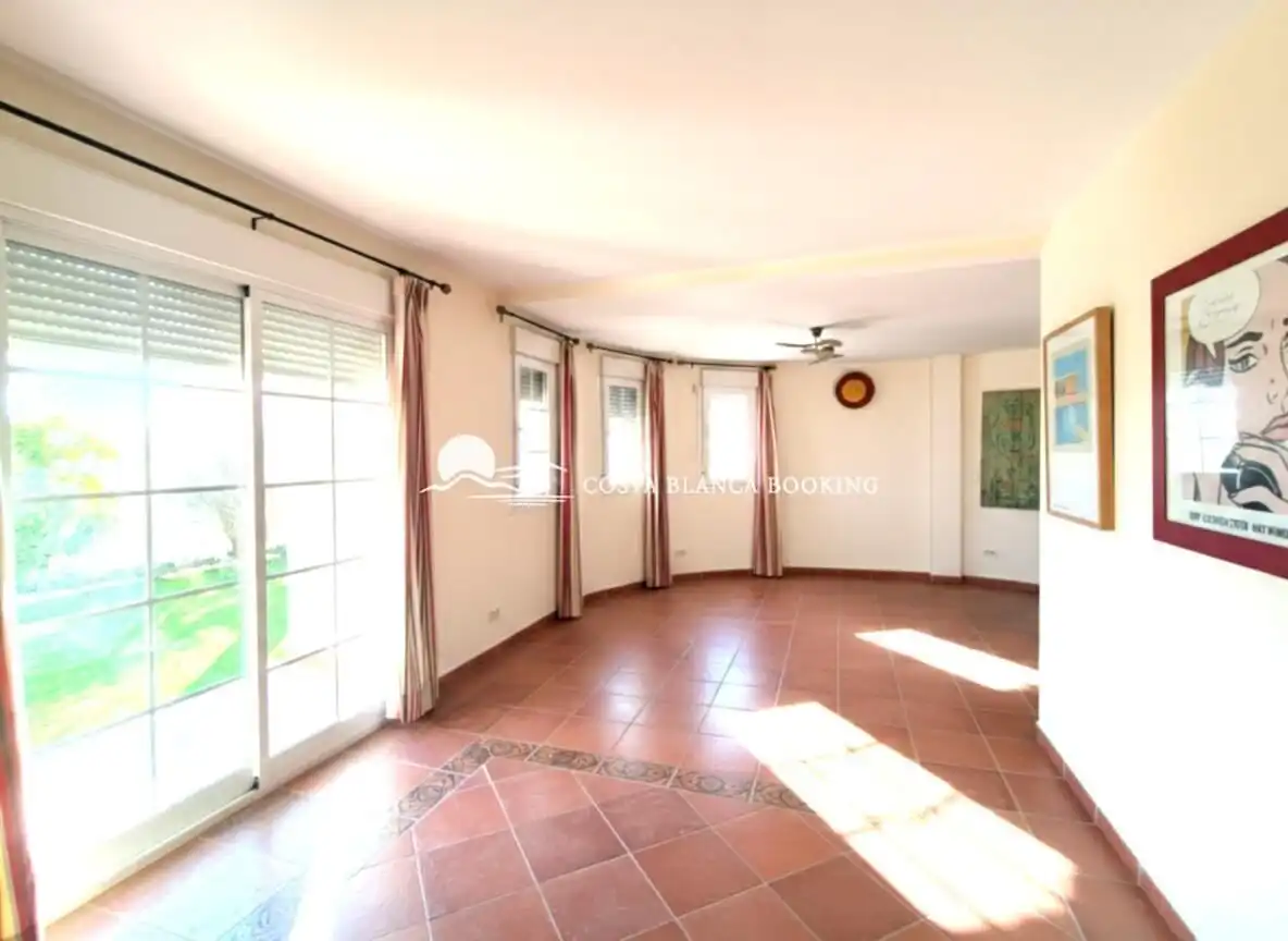 Sala d'estar de Casa o xalet en venda en Villajoyosa / La Vila Joiosa amb Aire condicionat, Jardí privat i Piscina