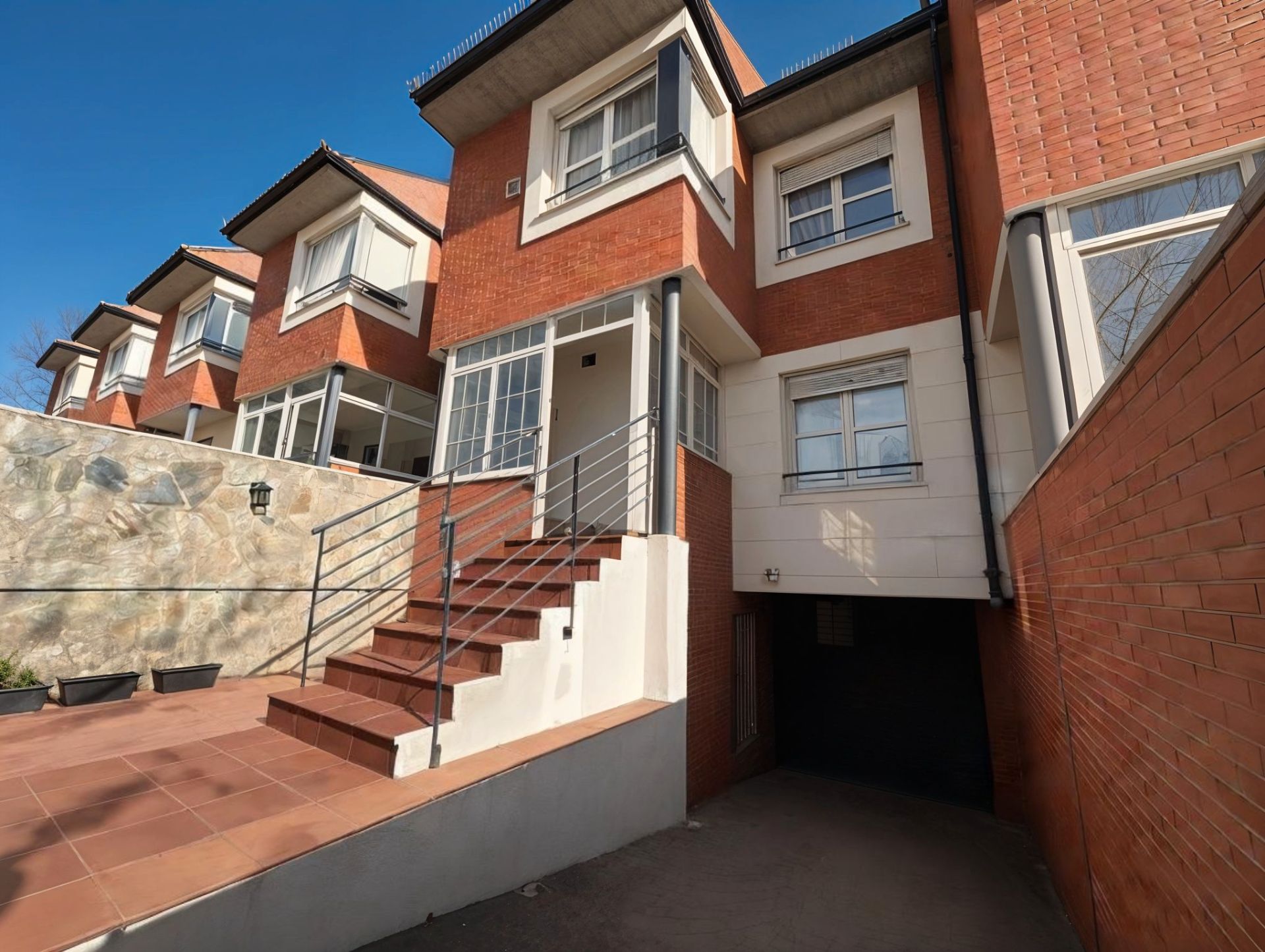 Vista exterior de Casa o xalet en venda en Paracuellos de Jarama amb Calefacció, Jardí privat i Terrassa