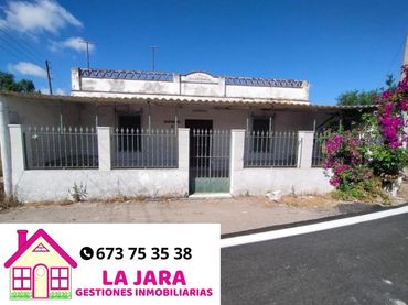 Casa rústica amb jardí en venda a De La Reyerta