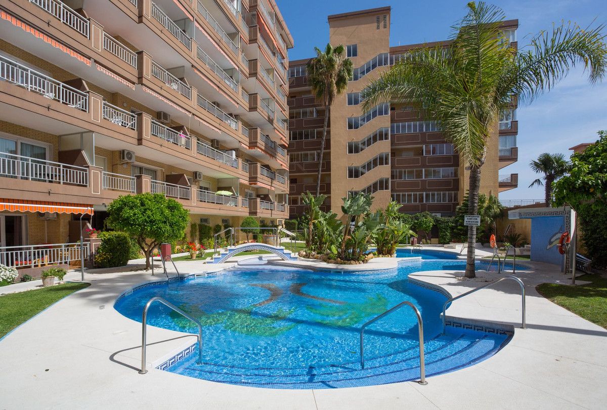 Swimming pool of Apartment for sale in Fuengirola  with Air Conditioner, Heating and Terrace