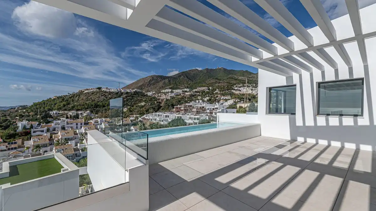 Terrasse von Einfamilien-Reihenhaus zum Verkauf in Benalmádena mit Klimaanlage, Terrasse und Abstellraum