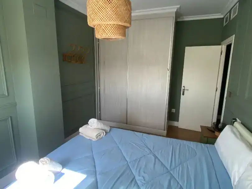 Schlafzimmer von Wohnung zur Miete in Sevilla mit Klimaanlage, Parkett und Möbliert