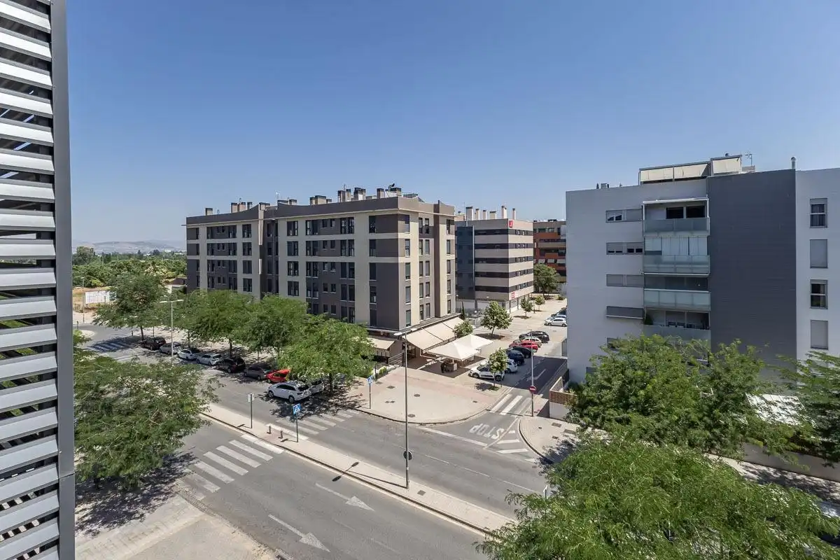 Vista exterior de Pis en venda en Granada amb Calefacció, Jardí privat i Parquet