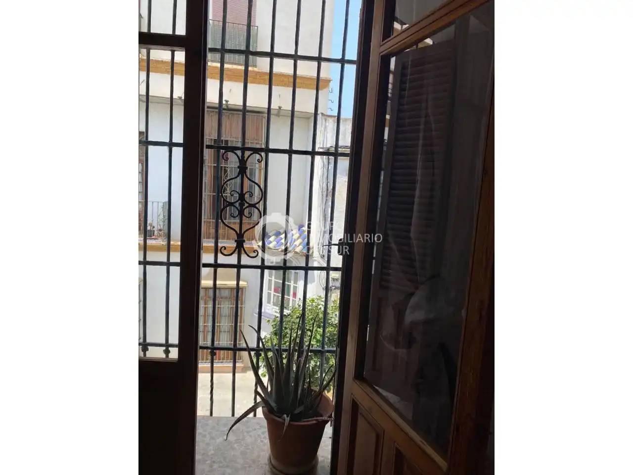 Vista exterior de Casa adosada en venda en Puerto Real amb Aire condicionat, Jardí privat i Terrassa
