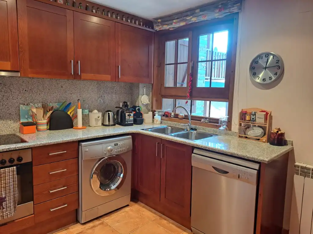 Cocina de Dúplex en venta en Alp con Calefacción, Trastero y Amueblado