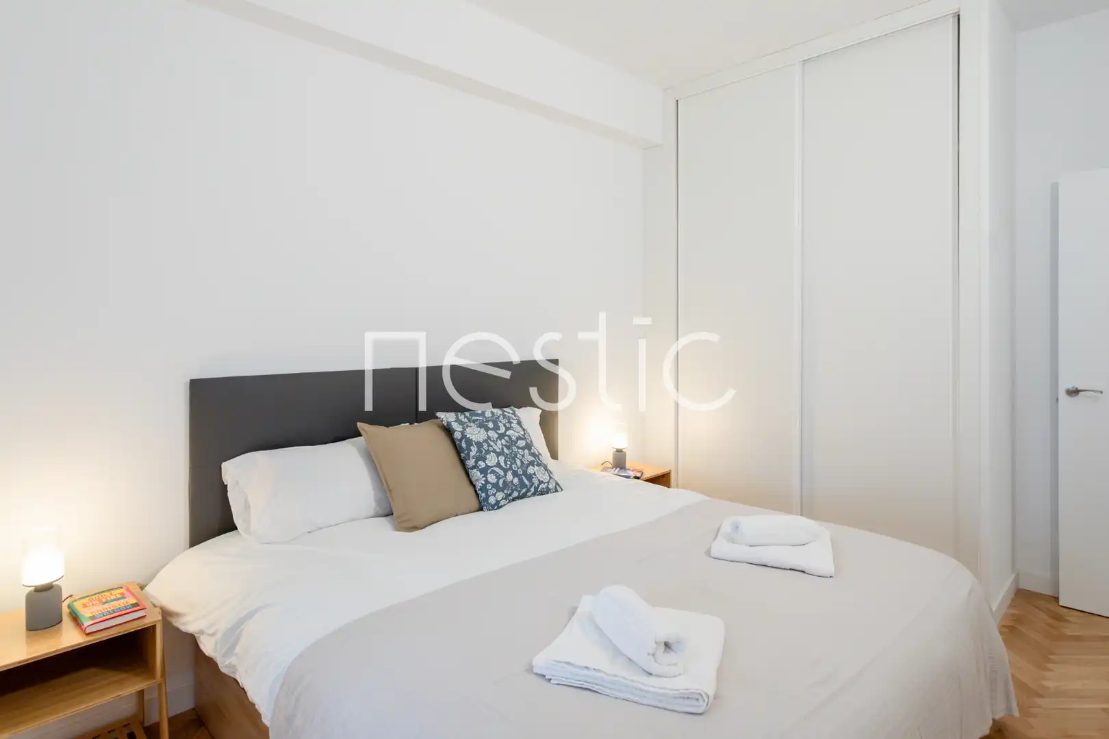 Schlafzimmer von Wohnungen zur Miete in Madrid mit Klimaanlage, Heizung und Möbliert