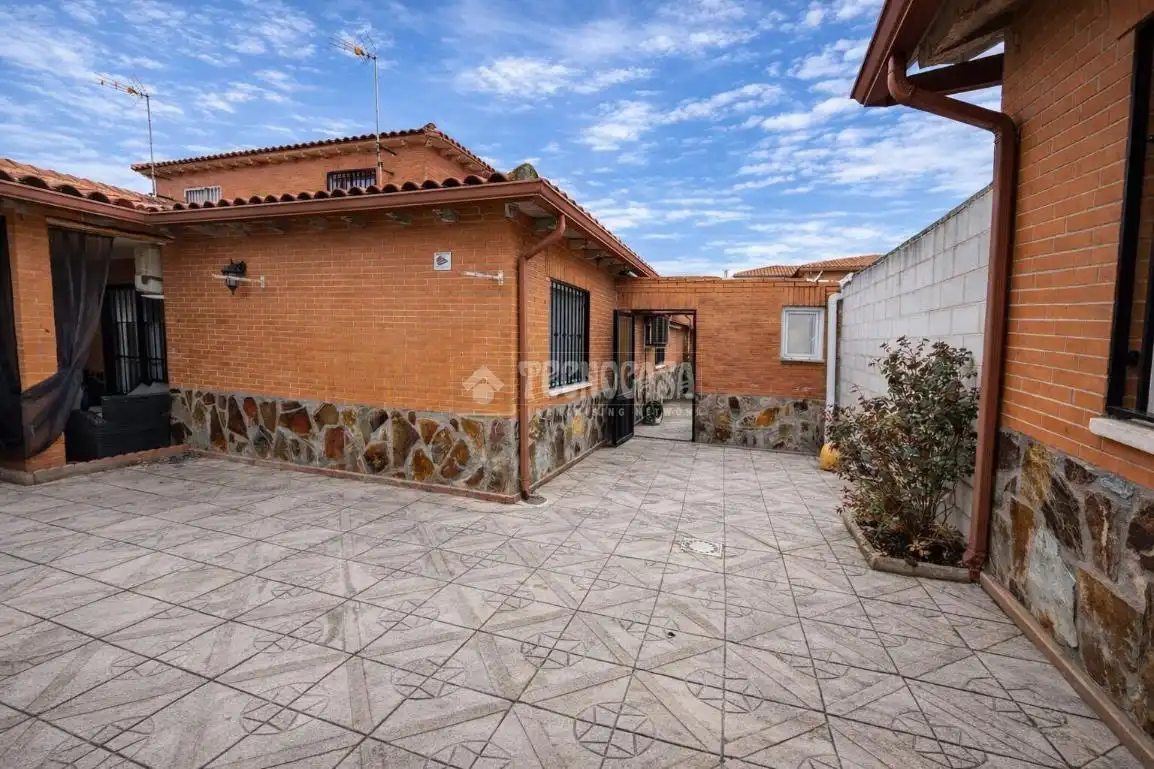 Vista exterior de Casa adosada en venta en Lominchar con Aire acondicionado, Calefacción y Jardín privado