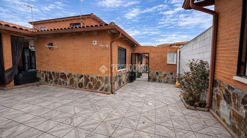 Foto 2 de Casa adosada en venta en Lominchar, Toledo