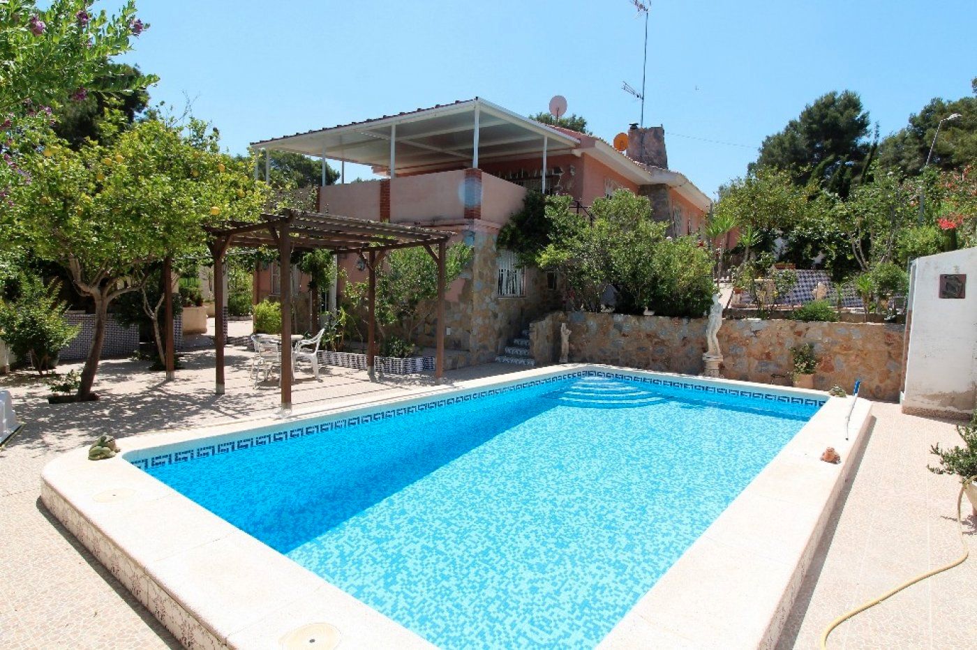 Swimming pool of House or chalet for sale in Torrevieja  with Air Conditioner, Heating and Private garden