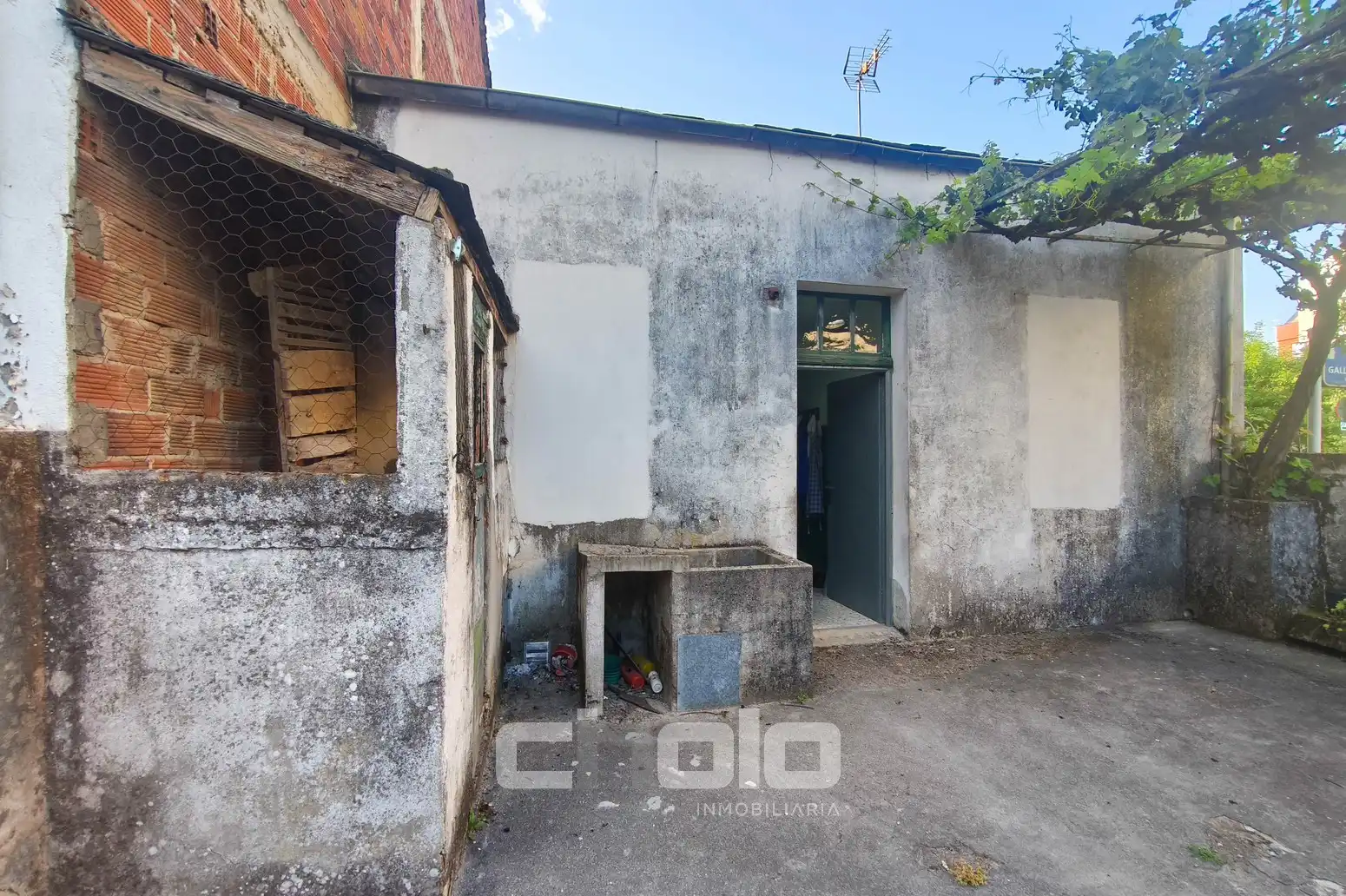 Vista exterior de Casa adosada en venta en Lugo con Trastero
