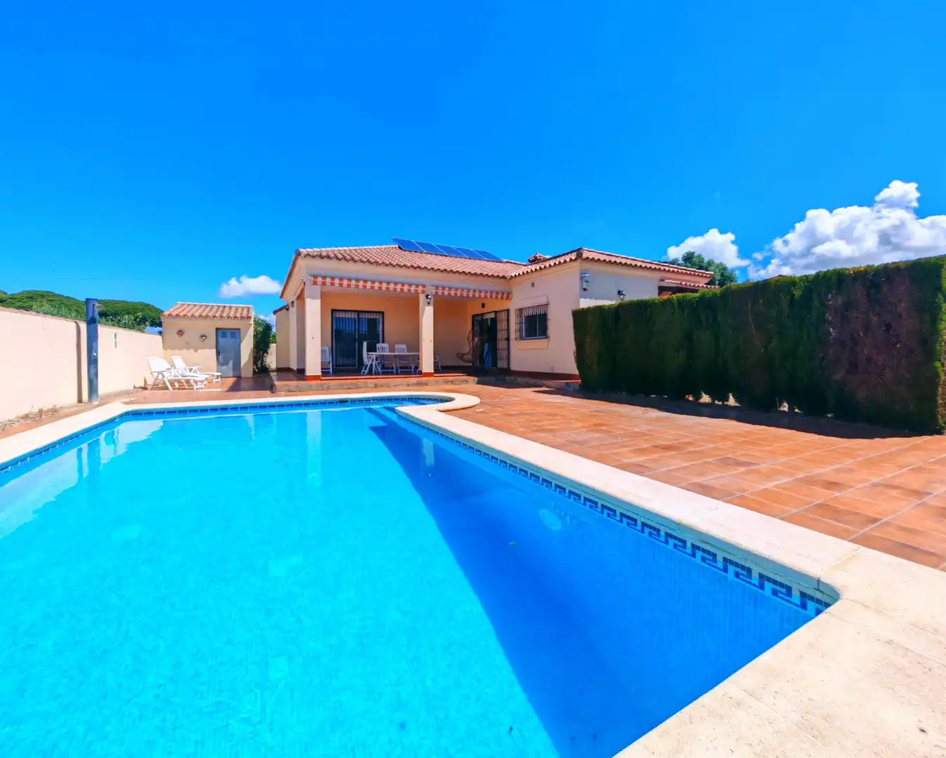 Piscina de Casa o xalet en venda en Chiclana de la Frontera amb Aire condicionat, Jardí privat i Piscina