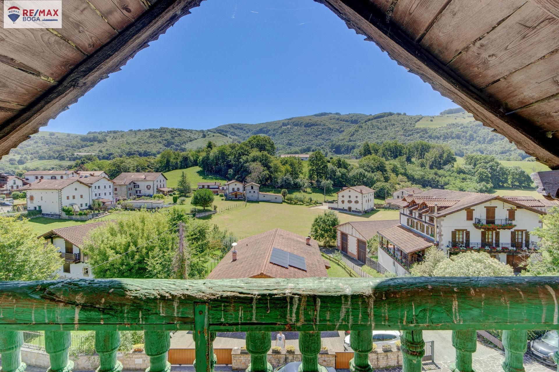 Vista exterior de Casa o xalet en venda en Donamaria amb Jardí privat, Traster i Balcó