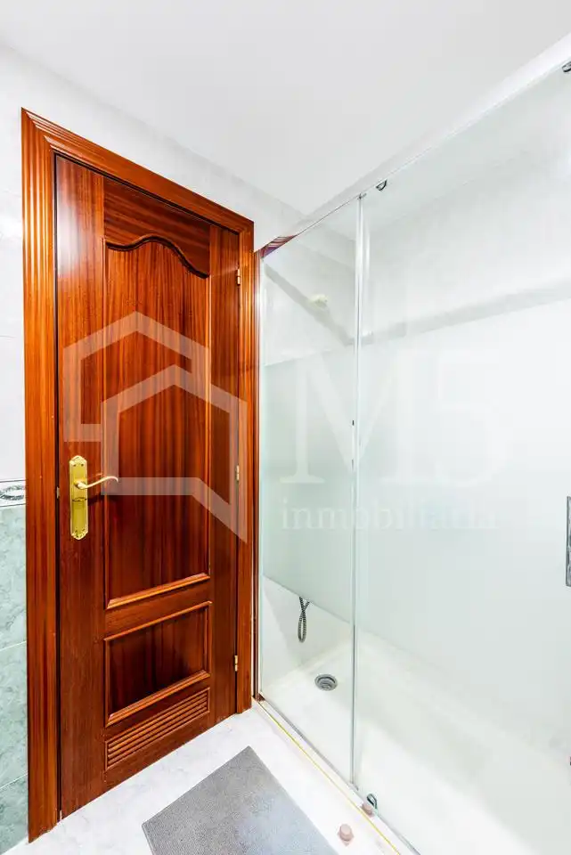 Baño de Piso de alquiler en Algarrobo con Aire acondicionado, Terraza y Trastero