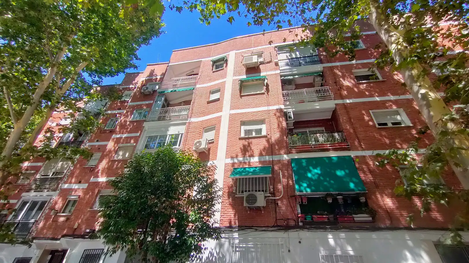 Vista exterior de Pis en venda en Alcobendas amb Calefacció, Parquet i Traster