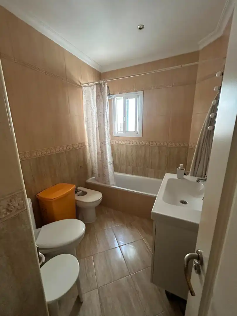 Bany de Pis en venda en Cádiz amb Aire condicionat
