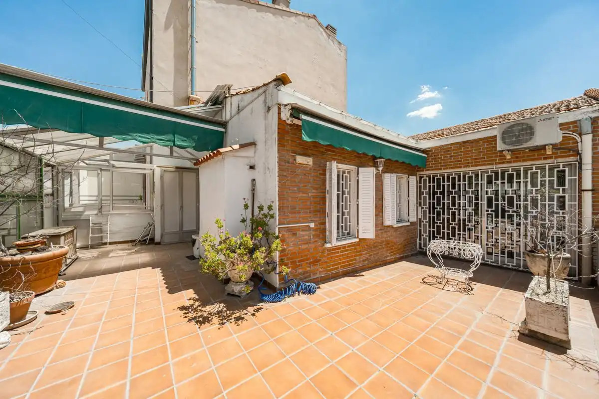 Terrassa de Casa o xalet en venda en Madrid amb Aire condicionat, Calefacció i Jardí privat