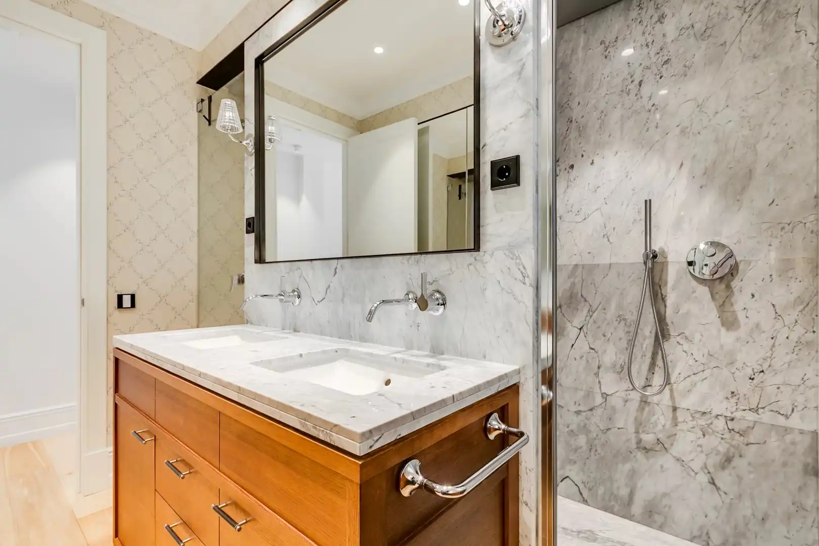 Bathroom of Flat for rent in Madrid  with Air Conditioner, Heating and Storage room