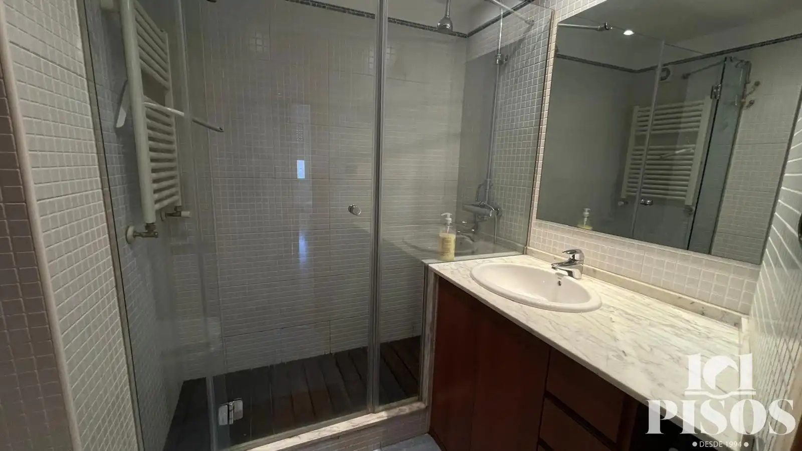 Baño de Piso de alquiler en Sant Cugat del Vallès con Calefacción, Parquet y Terraza