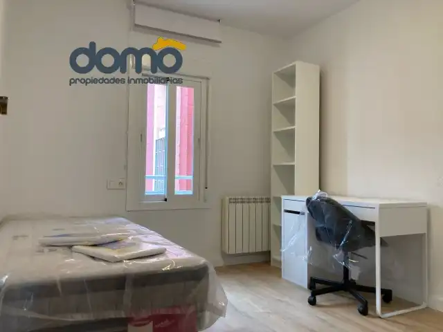 Habitación de Piso de alquiler en Granada con Aire acondicionado, Calefacción y Jardín privado