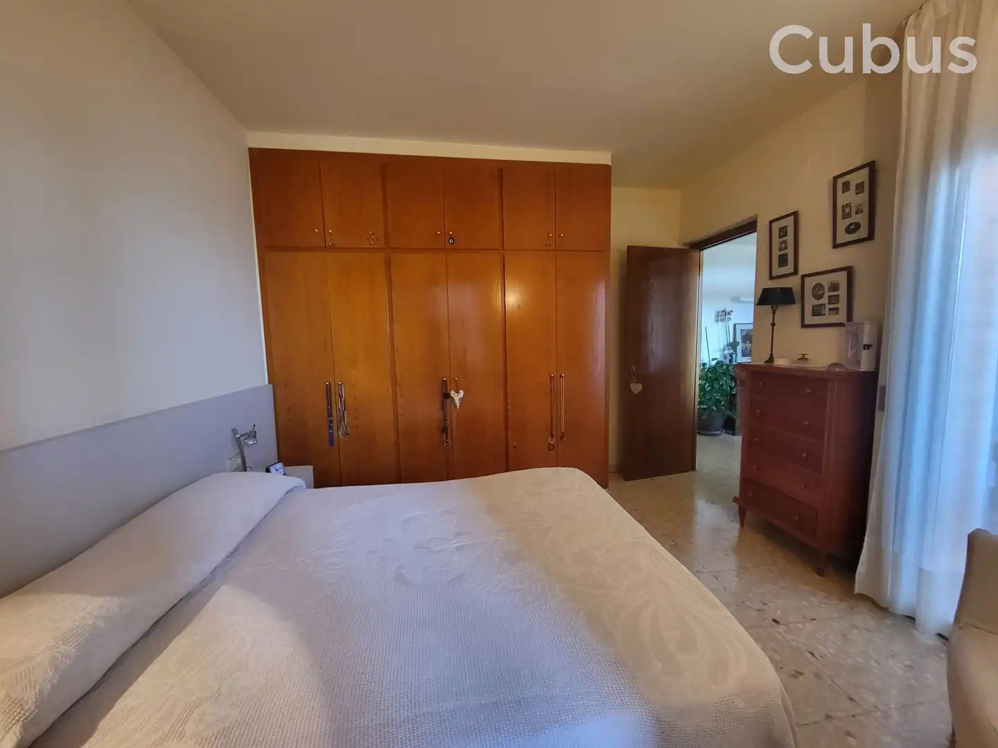 Dormitori de Casa o xalet en venda en Olot amb Calefacció, Terrassa i Balcó