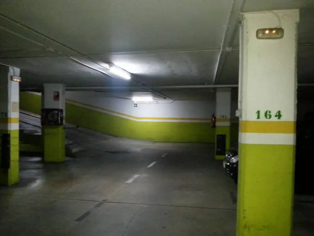 Parcheggio in vendita a Centre