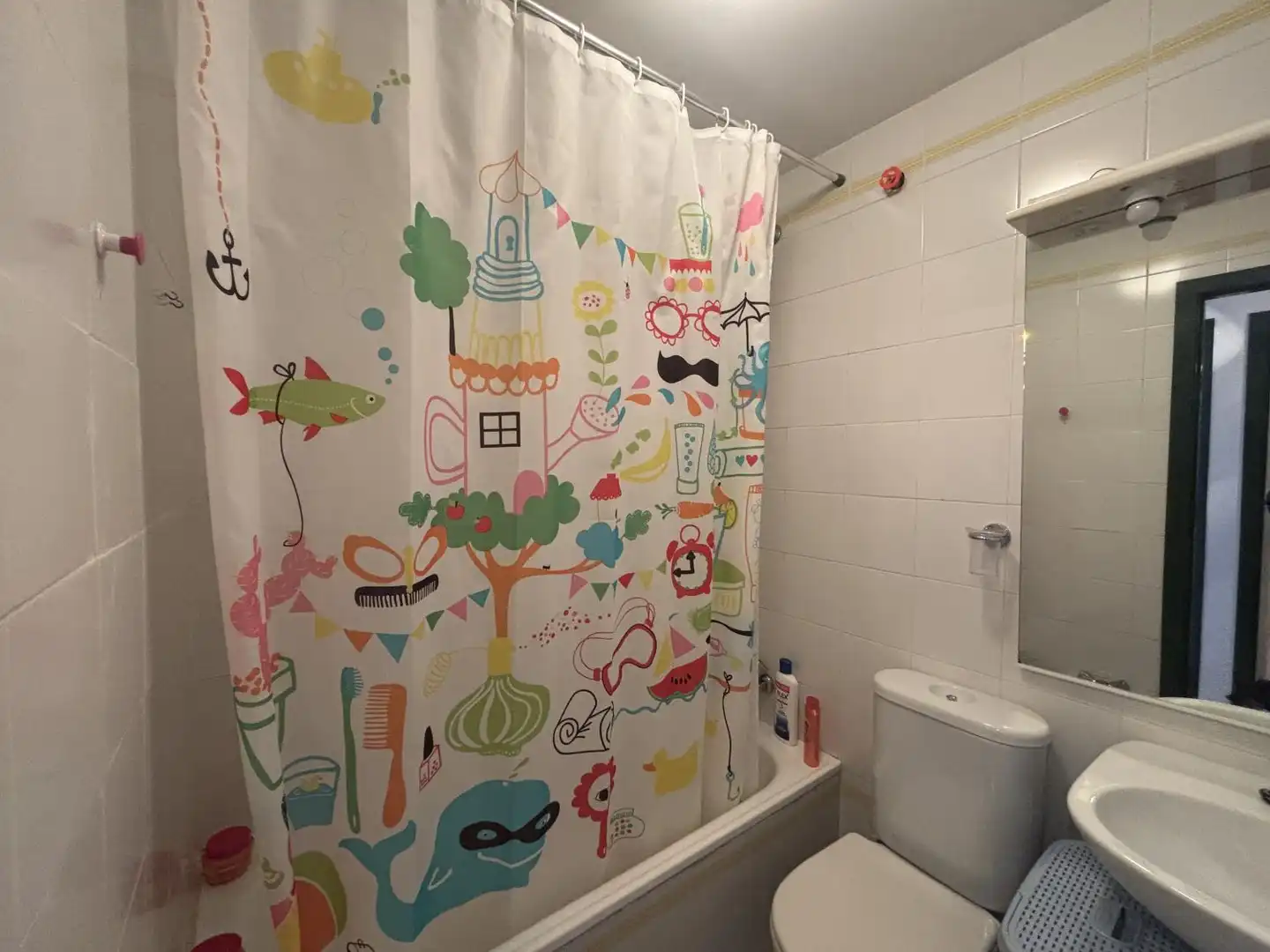 Baño de Piso de alquiler en El Portil con Jardín privado, Terraza y Piscina