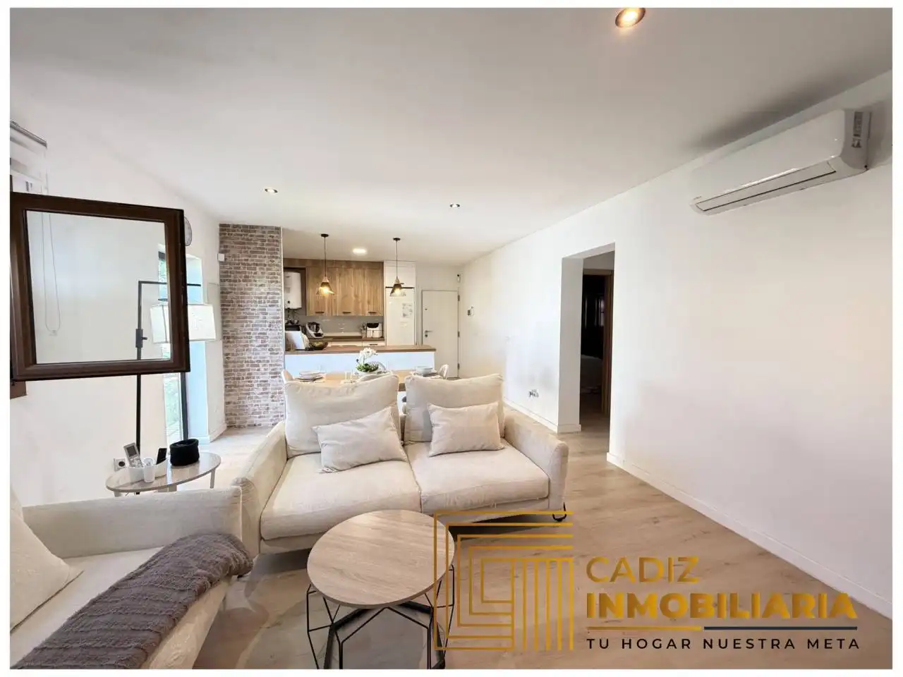 Sala d'estar de Finca rústica en venda en Chiclana de la Frontera amb Aire condicionat, Jardí privat i Terrassa