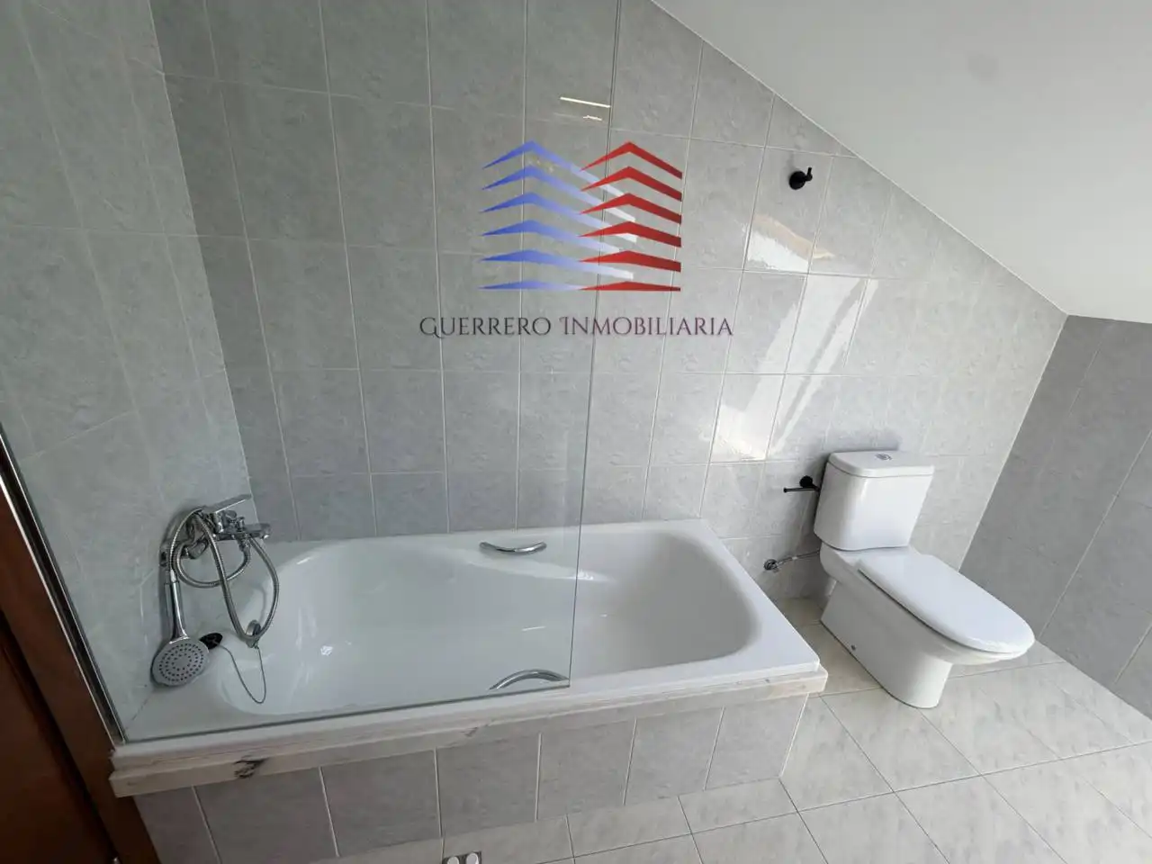 Bany de Apartament de lloguer en Barbadás amb Calefacció, Parquet i Traster