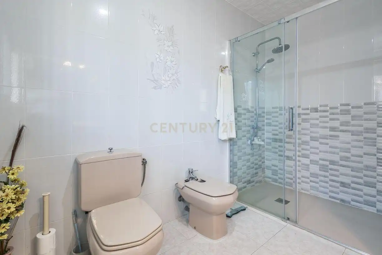 House with pool for sale in Carrer de les Orquídies, Viladecans, Spain, imagen 34