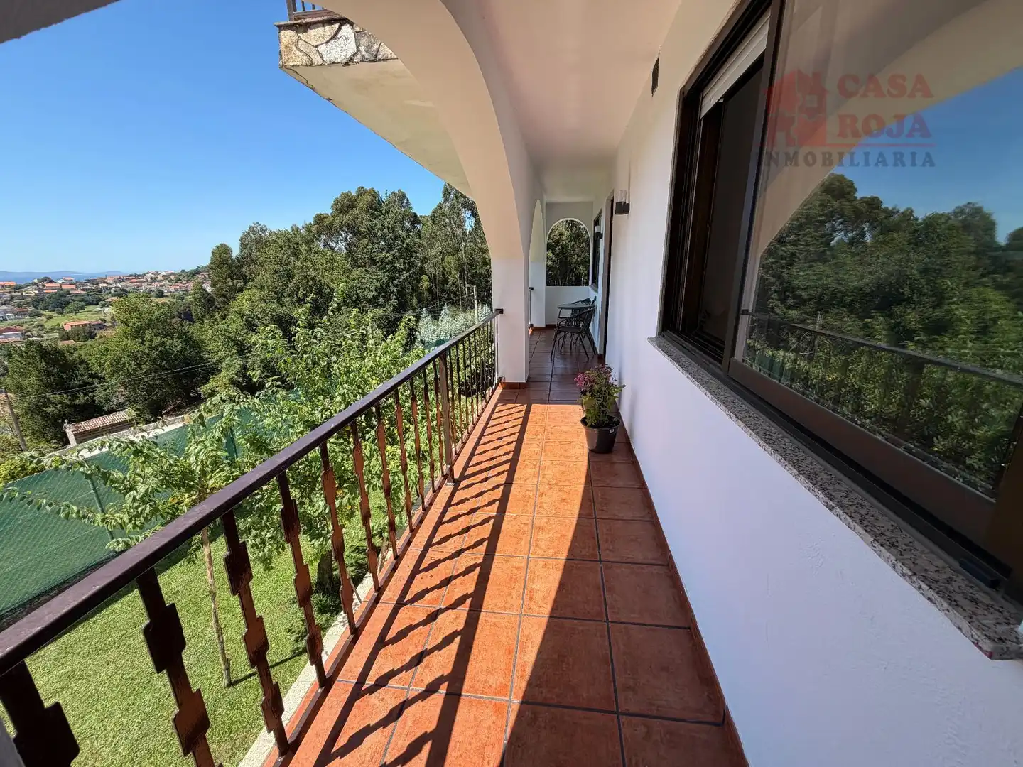 Terrassa de Casa o xalet en venda en Cangas  amb Calefacció, Terrassa i Moblat