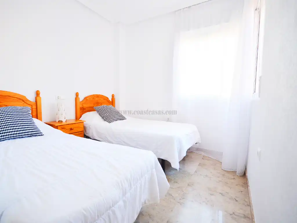 Habitación de Apartamento en venta en Orihuela con Aire acondicionado, Calefacción y Terraza